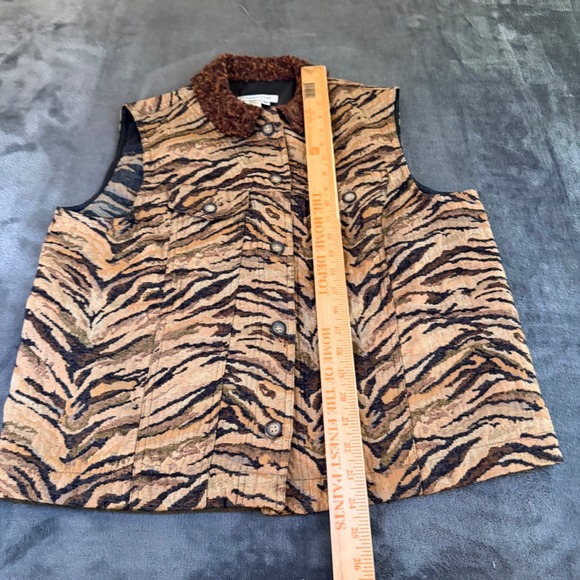 Coldwater Creek Tiger Print Tapestry Vest Fuzzy Collar Sleeveless Womens Medium - Picture 7 of 8